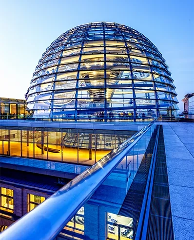 Regierungsgebäude als Sinnbild für eine sichere und stabile Zukunft im Public Sector.